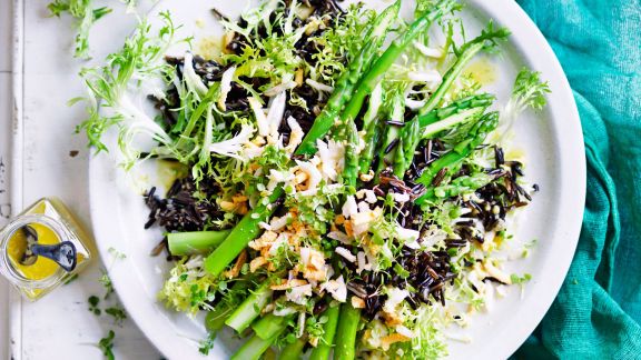 Wild rice salad with asparagus and egg dressing