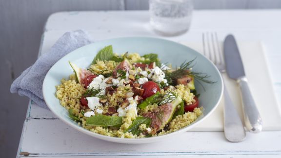 Salat mit Hirse, Schafskäse und Feigen