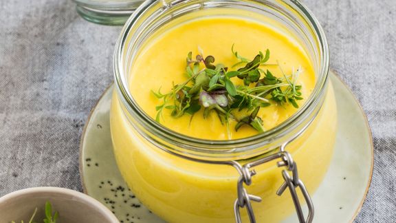 Sellerie-Kurkuma-Cremesuppe