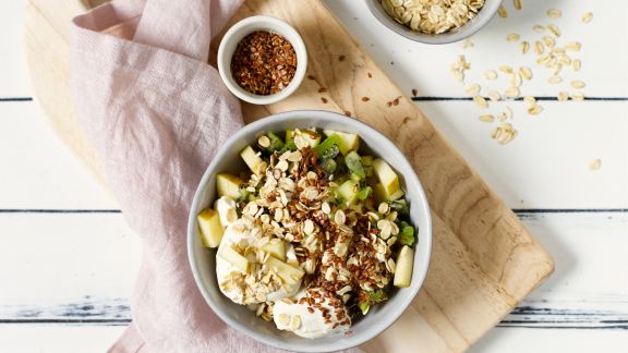 Sojaquark mit Apfel, Kiwi und Haferflocken