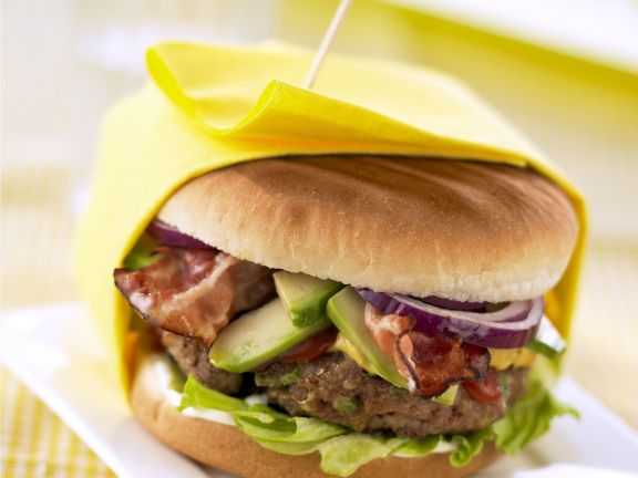 Amerikanischer Burger Rezept | EAT SMARTER Amerikanischer Burger Rezept | EAT SMARTER