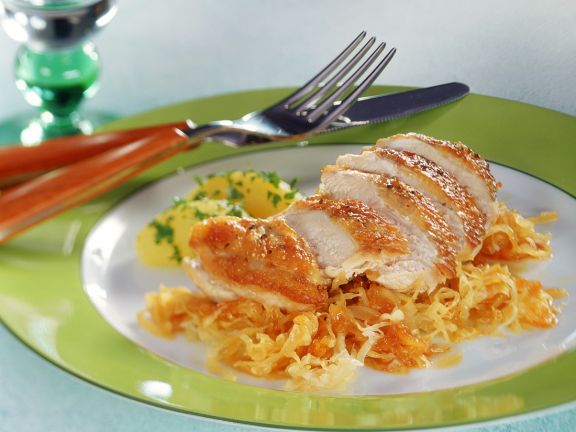 Apfel-Sauerkraut mit Perlhuhn Rezept | EAT SMARTER
