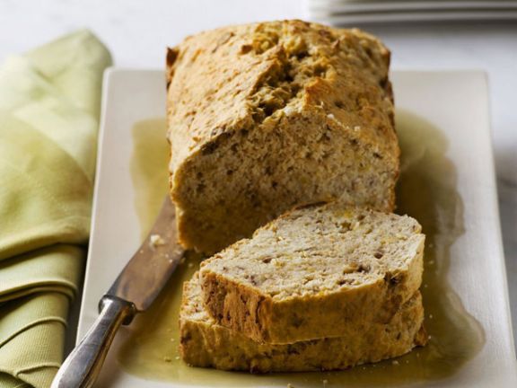 Brot mit Bananen und Pekannüssen