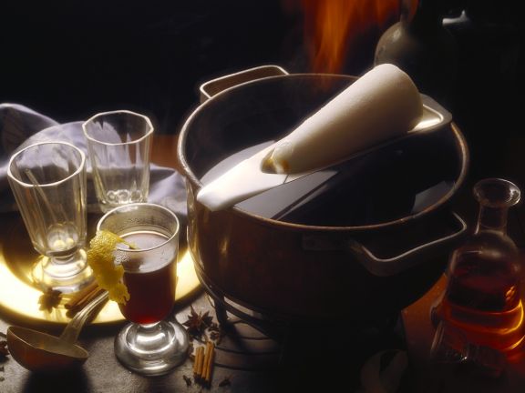 Feuerzangenbowle Rezept | EAT SMARTER