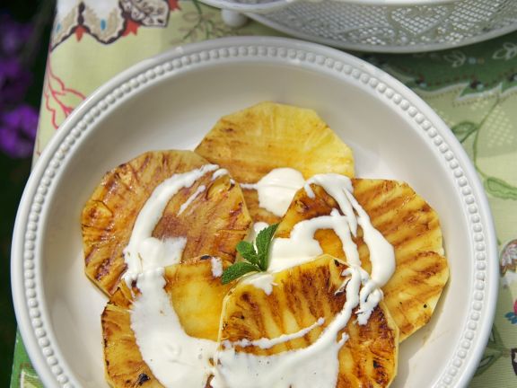 Gegrillte Ananas Mit Weinschaumsauce Gegrillte Ananas Mit Weinschaumsauce