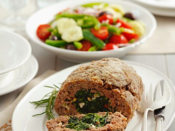 Hackbraten mit Spinat gefüllt Rezept | EAT SMARTER