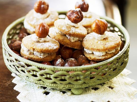 Haselnussplätzchen Mit Ganzen Nüssen — Rezepte Suchen Haselnussplätzchen Mit Ganzen Nüssen — Rezepte Suchen