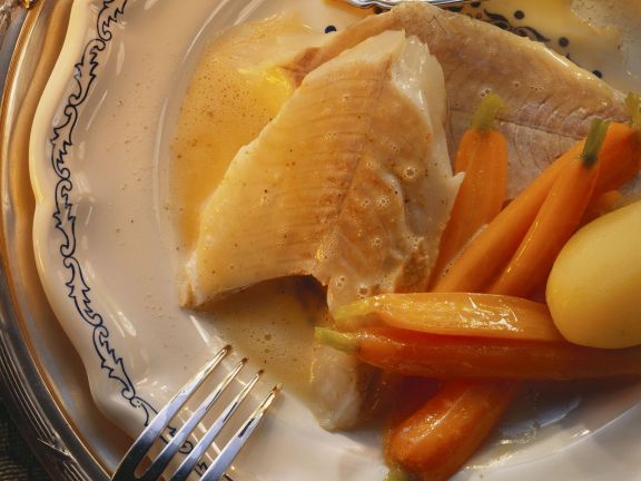 Hechtfilet Mit Buttersosse Dazu Karotten Und Kartoffeln Rezept Eat Smarter 