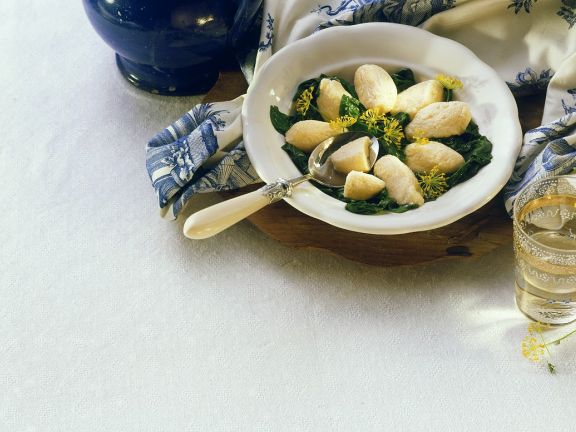 Hechtklosschen Mit Safransauce Und Reisplatzchen Rezept Eat Smarter 