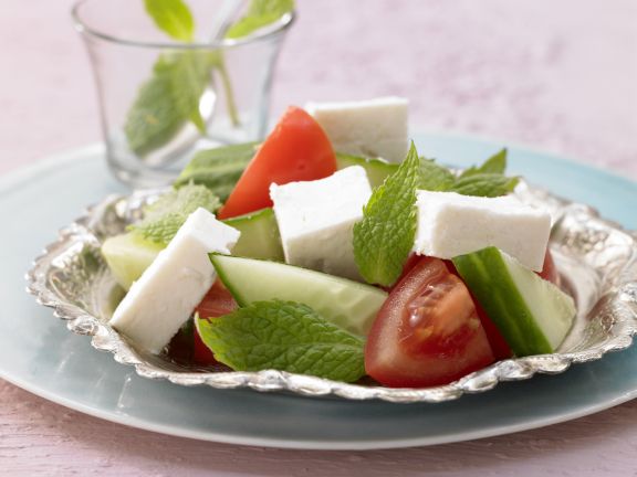 Schafskäse mit Gemüse und Minze