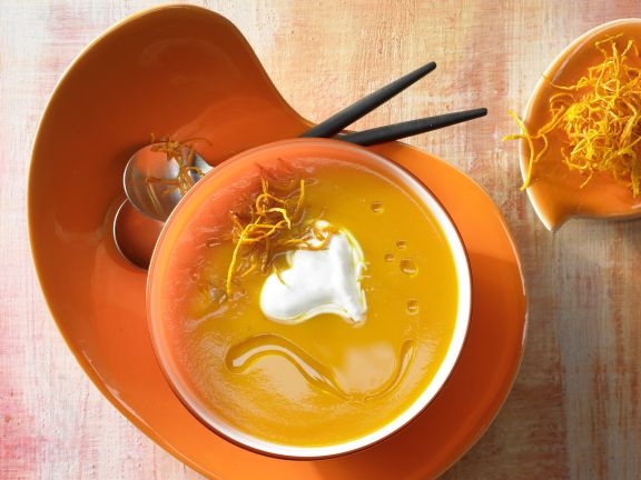Möhren-Ingwer Suppe mit Orangenöl