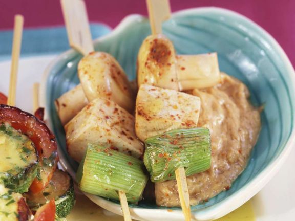 Gegrillte Tofu-Spieße mit Erdnusscreme
