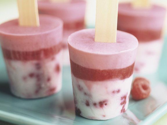 Joghurt-Beeren-Eis am Stiel