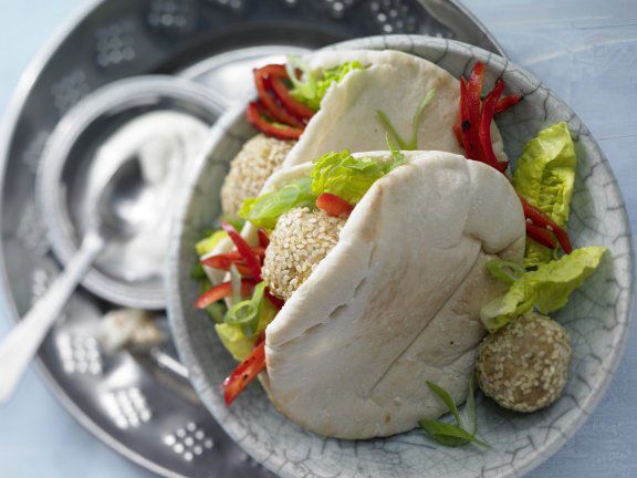 Kichererbsenbällchen im Pita-Brot