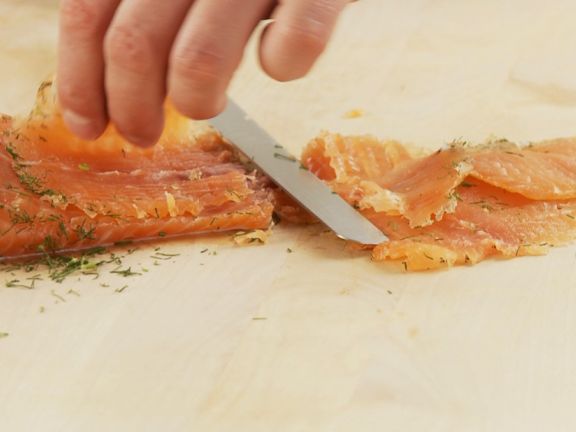 Lachs selbst beizen Rezept | EAT SMARTER Lachs selbst beizen Rezept | EAT SMARTER