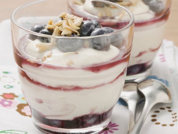 Quark mit Heidelbeeren Rezept | EAT SMARTER