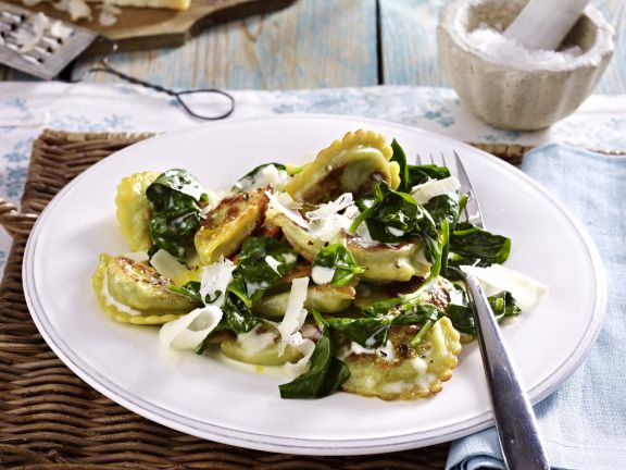 Capelletti mit Rahmspinat und Käse 