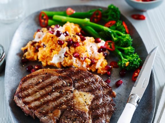 Rib Eye Steak Mit Susskartoffelpuree Und Stangenbrokkoli Rezept Eat Smarter