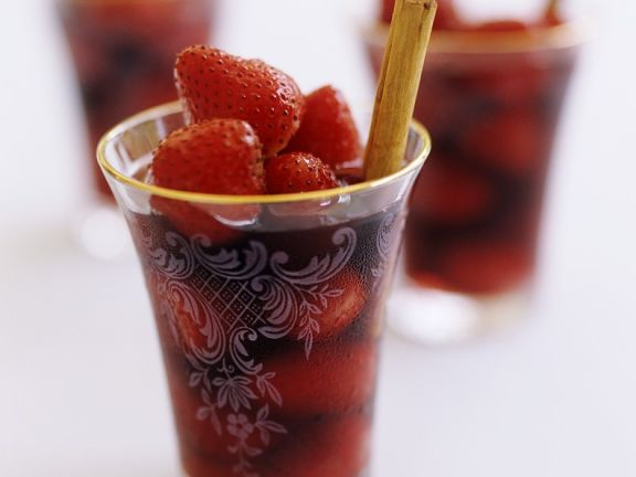 Rotweinbowle mit Beeren Rotweinbowle mit Beeren
