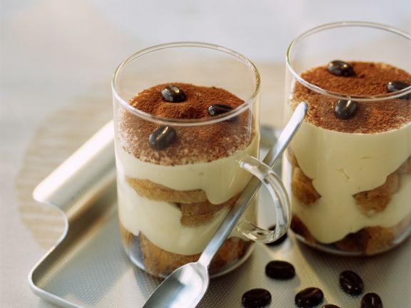 Tiramisu mit Löffelbiskuits und Espresso Rezept | EAT SMARTER