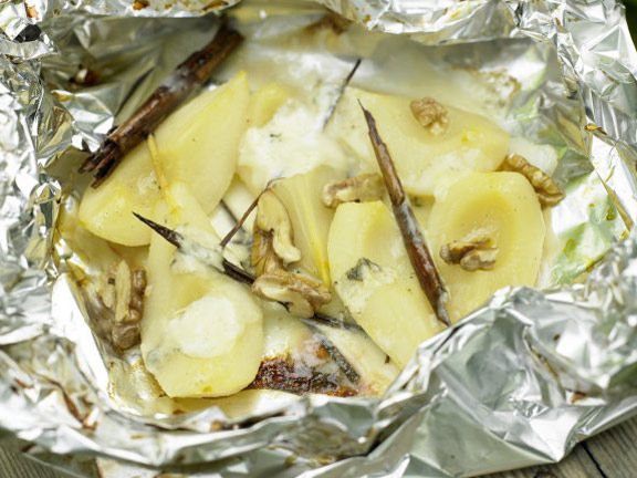 Gorgonzola-Birnen vom Grill mit Walnüssen Rezept