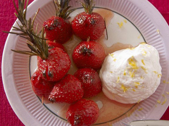 Erdbeerspieße vom Grill Rezept
