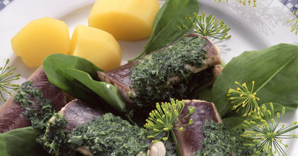 Aal grün mit Kräutersoße und Salzkartoffeln Rezept | EAT SMARTER