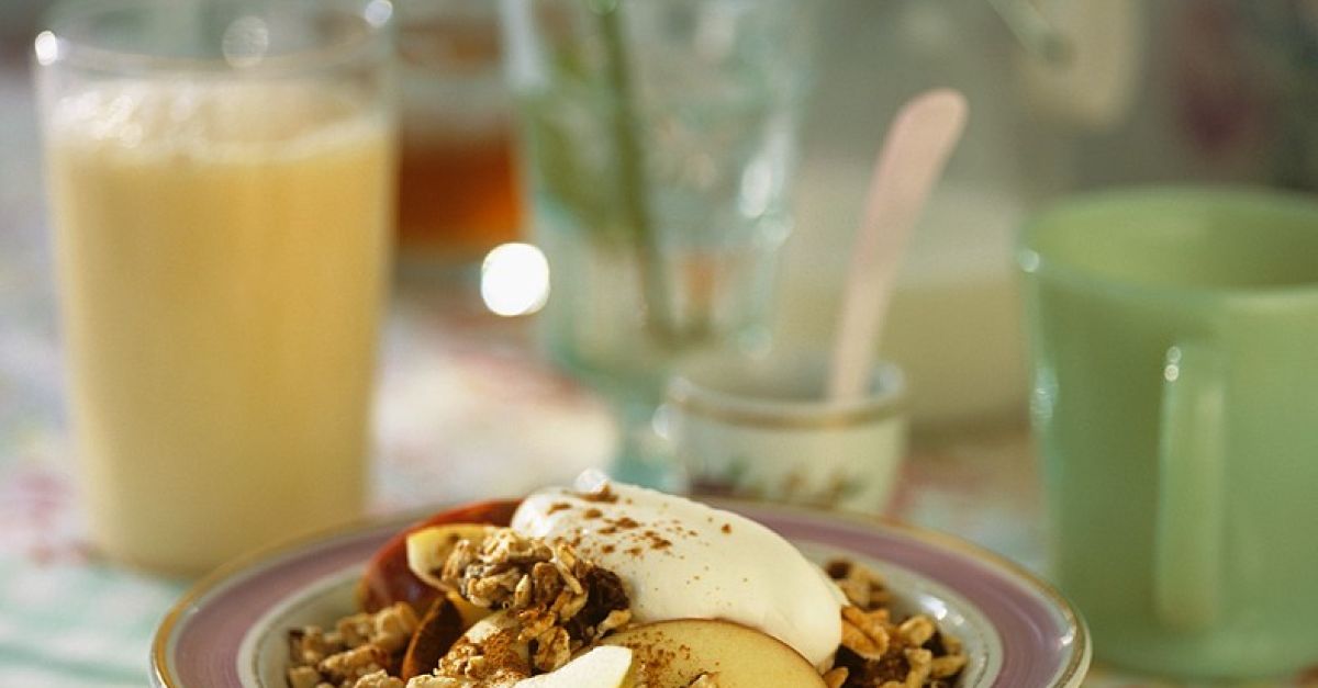 ApfelMüsli und OrangenMilch Rezept EAT SMARTER