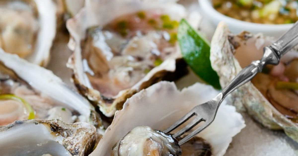 Austern mit Saucen Rezept | EAT SMARTER
