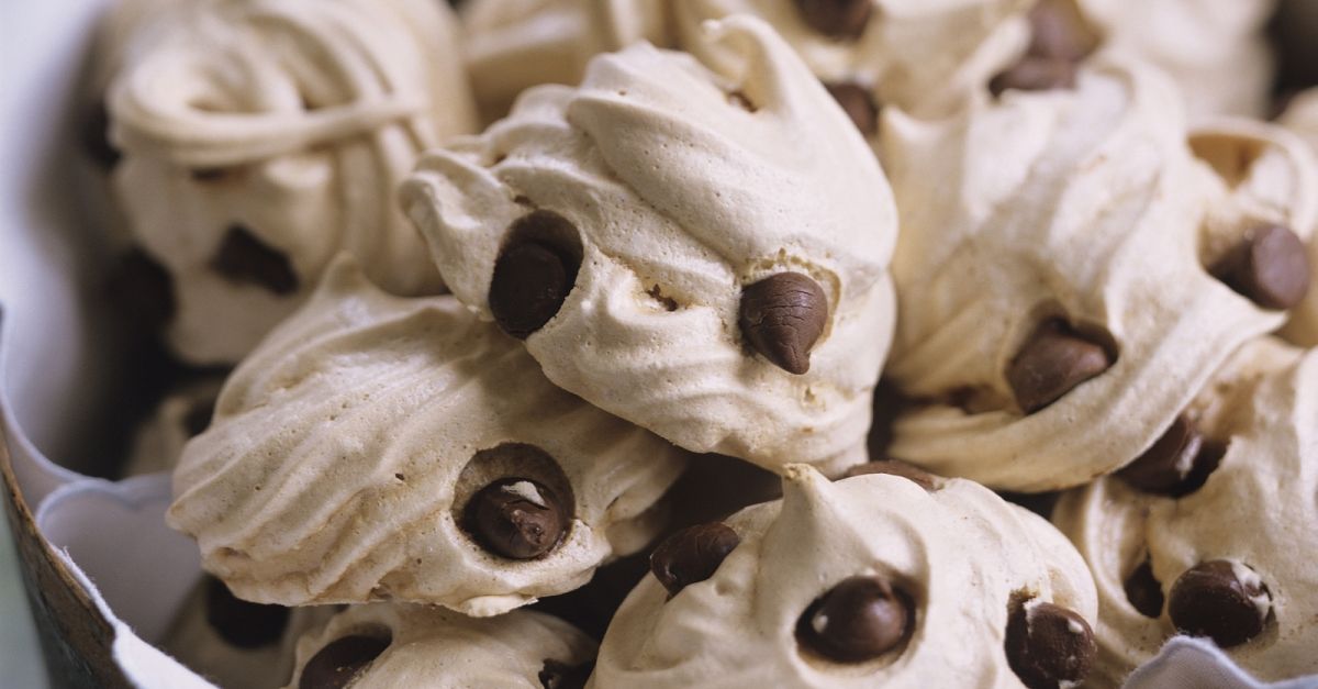 Baiser mit Schokostückchen Rezept | EAT SMARTER Baiser mit Schokostückchen Rezept | EAT SMARTER