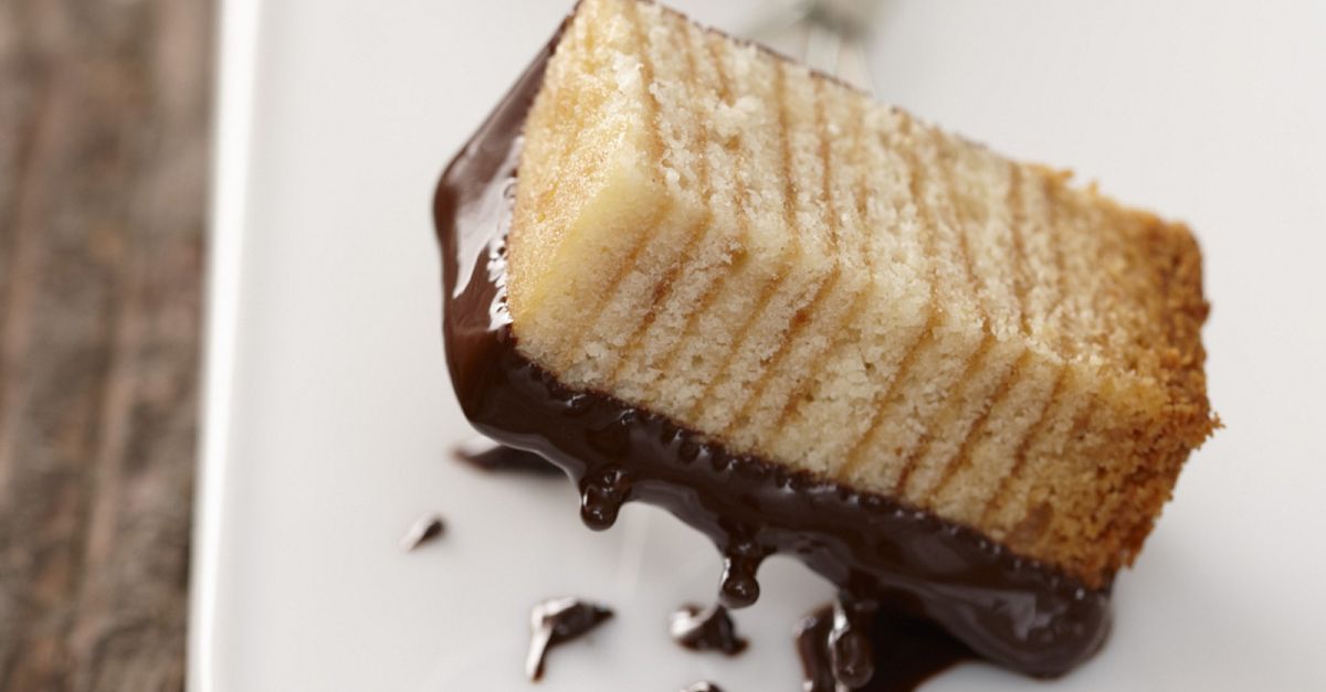 Baumkuchen mit Schokoladenglasur Rezept | EAT SMARTER Baumkuchen mit Schokoladenglasur Rezept | EAT SMARTER