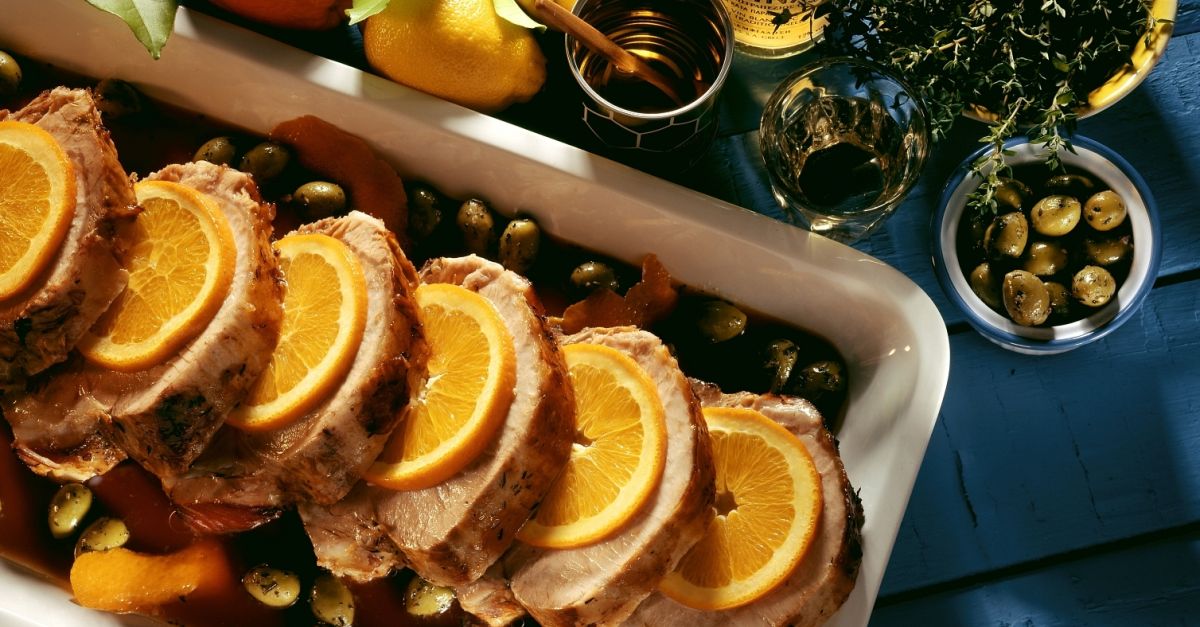 Braten vom Schwein mit Oliven und Orangen Rezept | EAT SMARTER