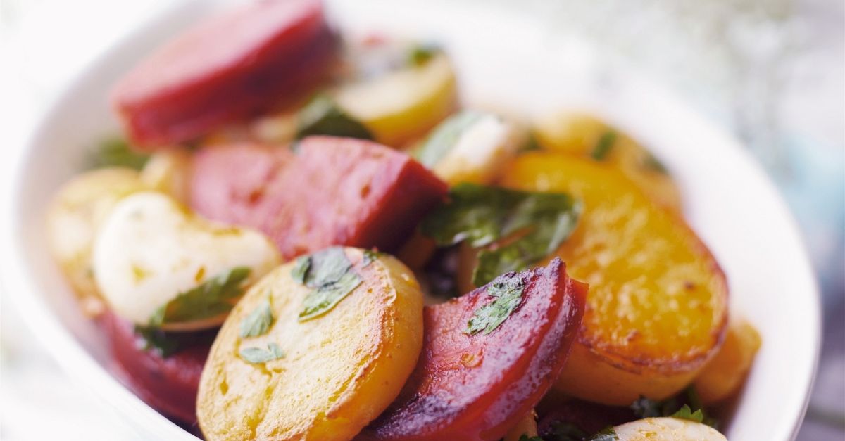 Bratkartoffeln mit scharfer spanischer Wurst (Chorizo) Rezept | EAT SMARTER