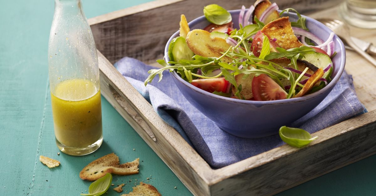 Brotsalat mit Rucola und Tomate Rezept | EAT SMARTER