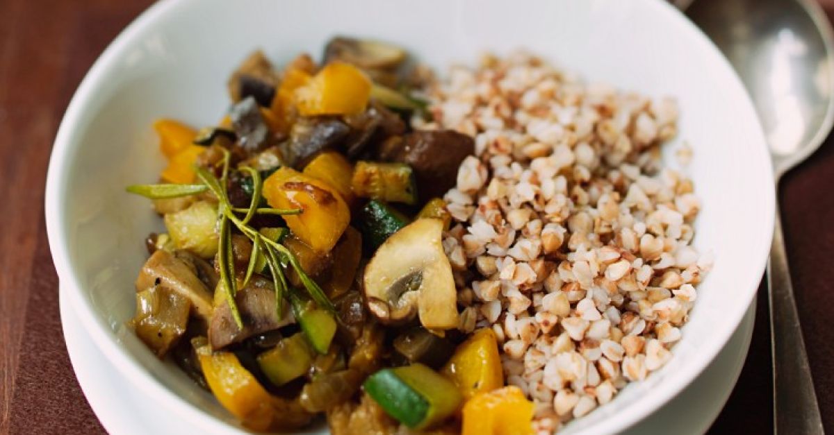 Buchweizen mit Gemüse Rezept | EAT SMARTER