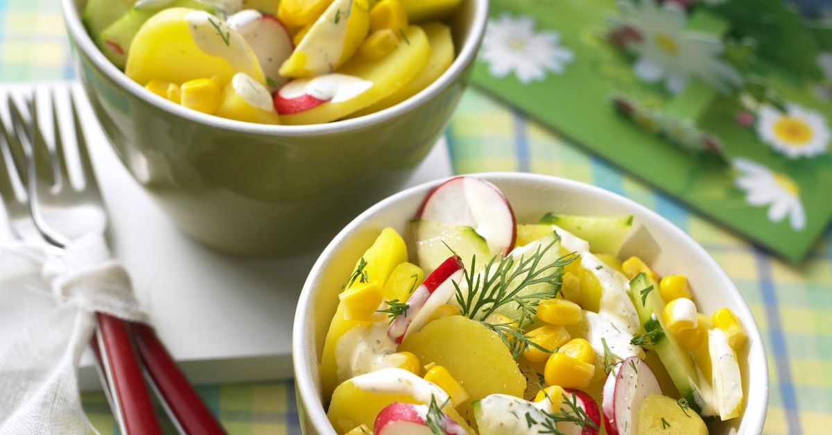 Bunter Kartoffelsalat mit Gurke und Radieschen Rezept | EAT SMARTER