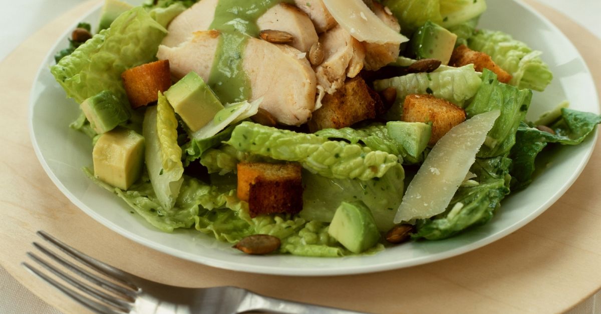 Cäsar Salad mit Avocado Rezept EAT SMARTER