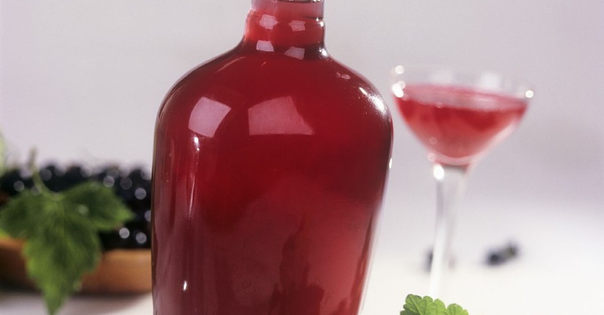 Cassis-Likör Rezept | EAT SMARTER