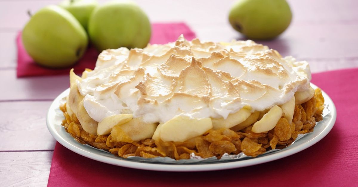 Cornflakes mit Apfelstücken und Baiser Rezept | EAT SMARTER
