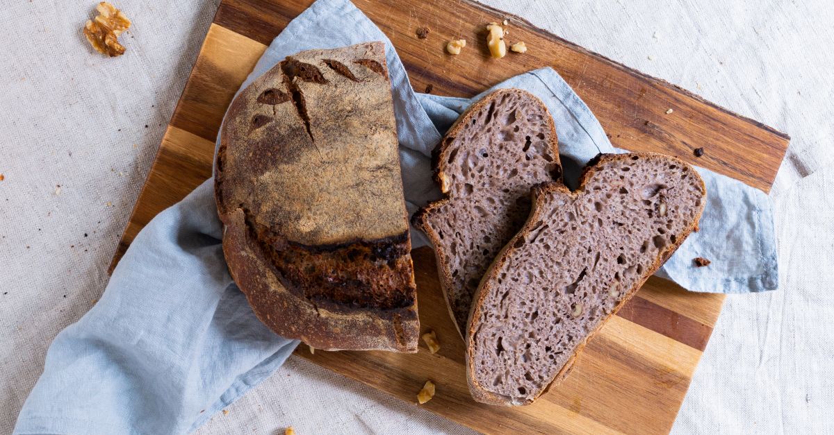 Sauerteigbrot mit Walnüssen Rezept | EAT SMARTER Sauerteigbrot mit Walnüssen Rezept | EAT SMARTER