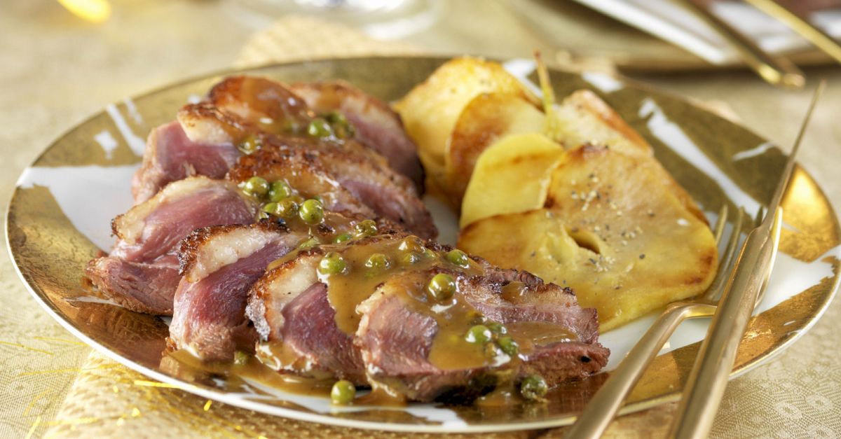 Entenbrust mit Pfeffersoße und gebratenem Apfel