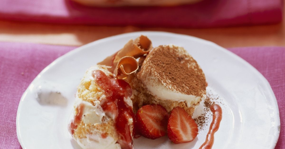 Erdbeer-Tiramisu ohne Ei Rezept | EAT SMARTER