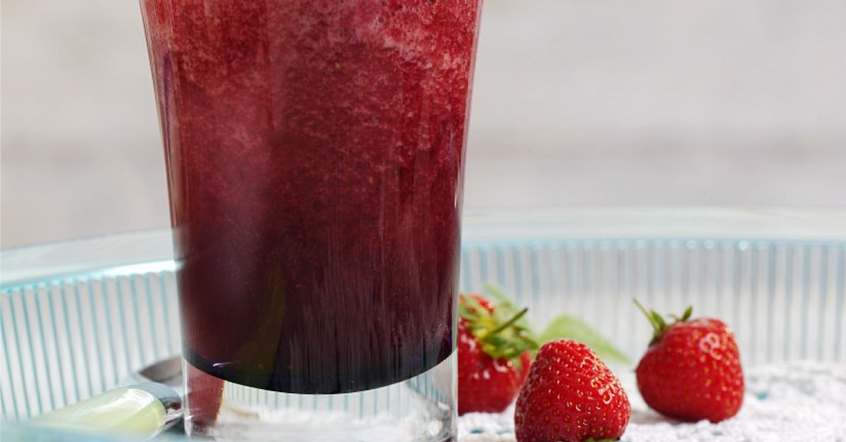 Erdbeer-Trauben-Smoothie Rezept | EAT SMARTER