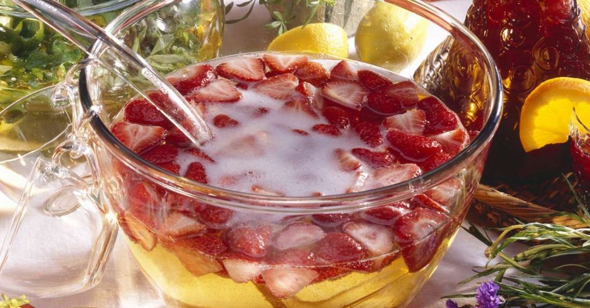 Erdbeerbowle Rezept | EAT SMARTER