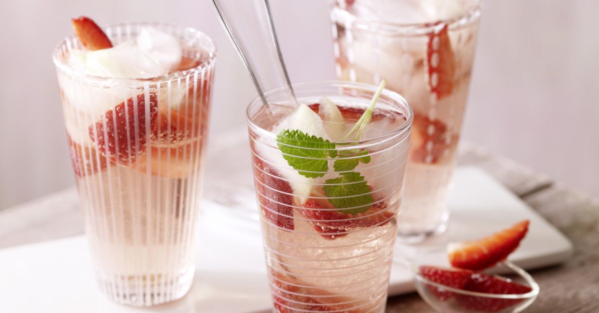 Erdbeerbowle Rezept | EAT SMARTER