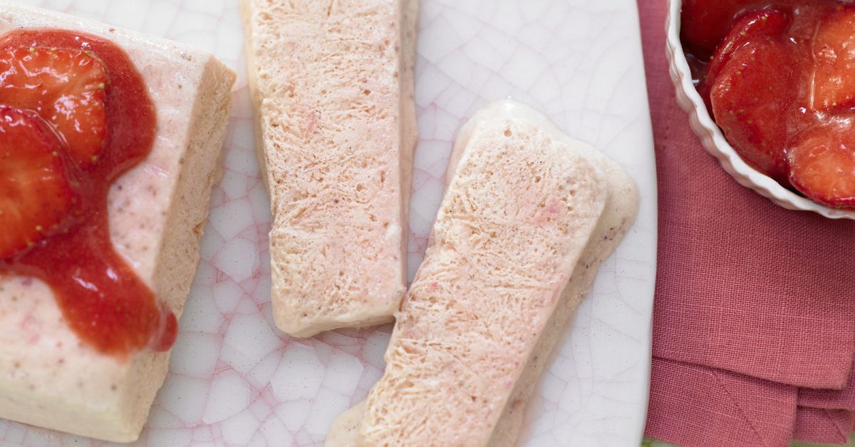 Erdbeerparfait ohne Zucker Rezept | EAT SMARTER