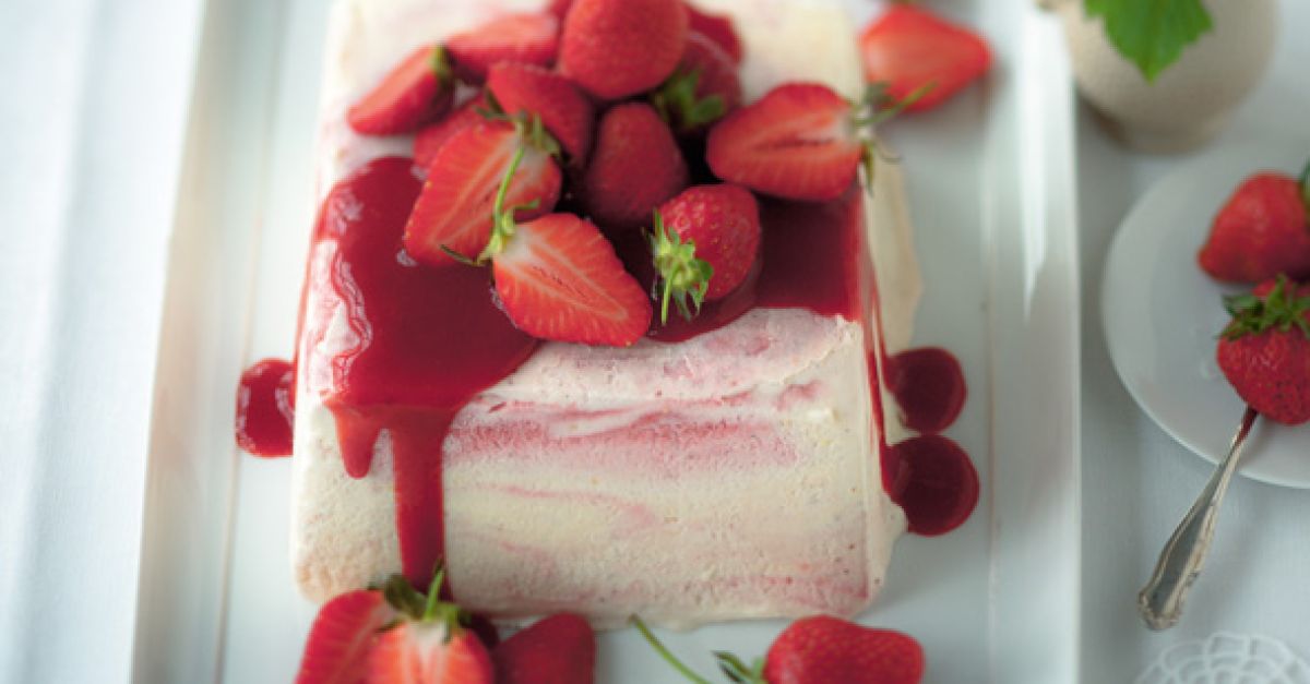 Erdbeerparfait ohne Ei Rezept | EAT SMARTER Erdbeerparfait ohne Ei Rezept | EAT SMARTER