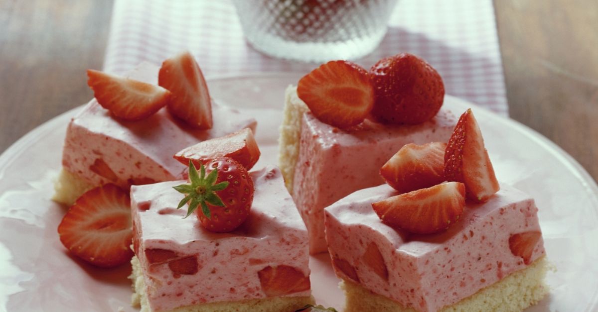 Erdbeerschnitten nach Schweizer Art Rezept | EAT SMARTER