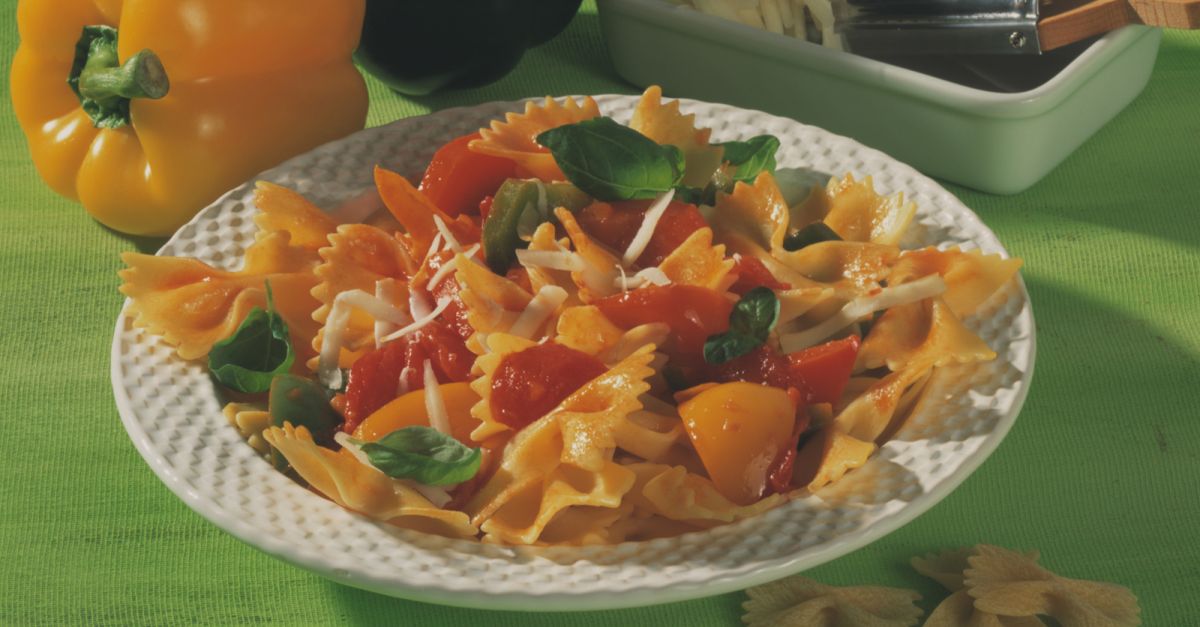 Farfalle mit Tomaten Rezept | EAT SMARTER