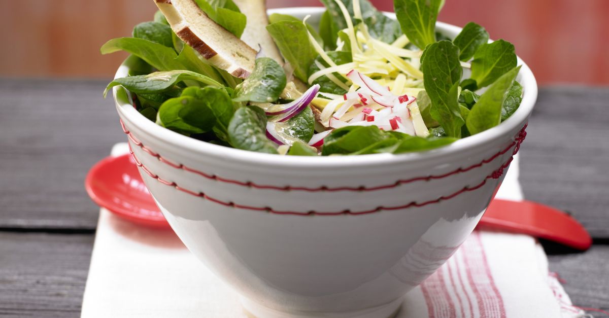 Feldsalat nach bayrischer Art Rezept | EAT SMARTER
